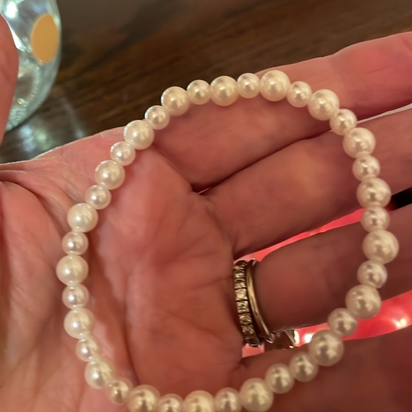 Multi size glass bead, pearl bracelet in white - Picture 2 of 5